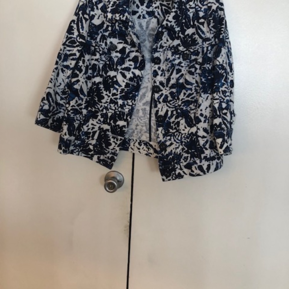 COLDWATER CREEK SHORT LIGHT WEIGHT JACKET